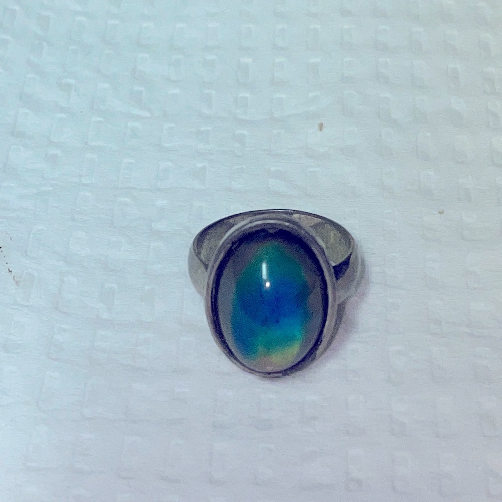 Vintage 1976 mood ring still works